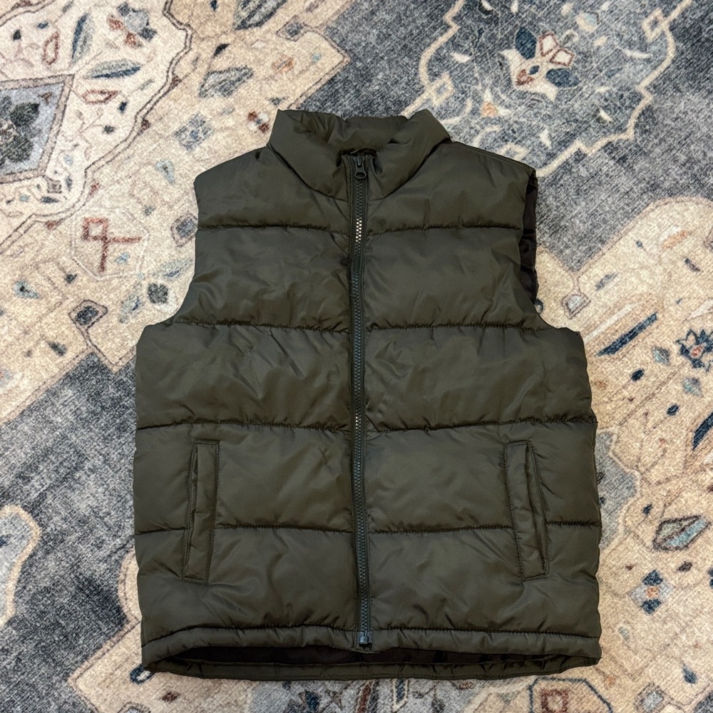 Old Navy boys Dark Green Puffer Vest, size medium 8
